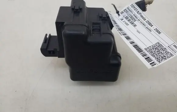 Toyota Previa (XR30, XR40) II Fuse module 8266228020
