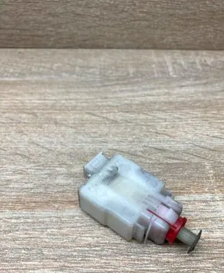 BMW 5 E39 Brake pedal sensor switch 8360421 110187