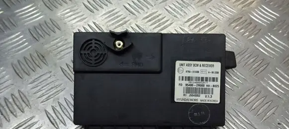 Hyundai i30 Relay mounting block 95400-2R000