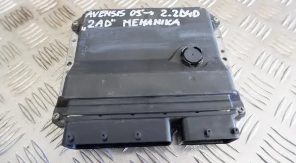 Toyota Avensis T270 Engine control unit/module 8966105D52