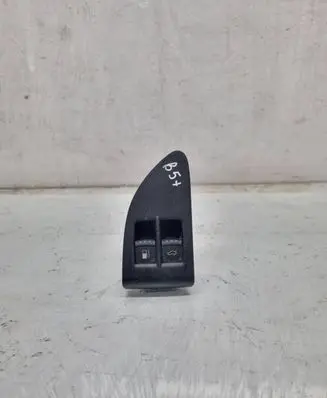 Volkswagen PASSAT B5.5 Tailgate opening switch 1J0959833A 1J0959831A