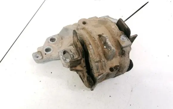 Peugeot 407 Engine mount bracket