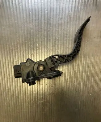 Peugeot 4007 Accelerator throttle pedal MN101543 07093B3B