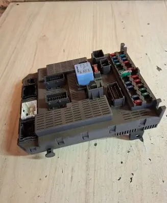 Citroen C5 Fuse module 9648235680