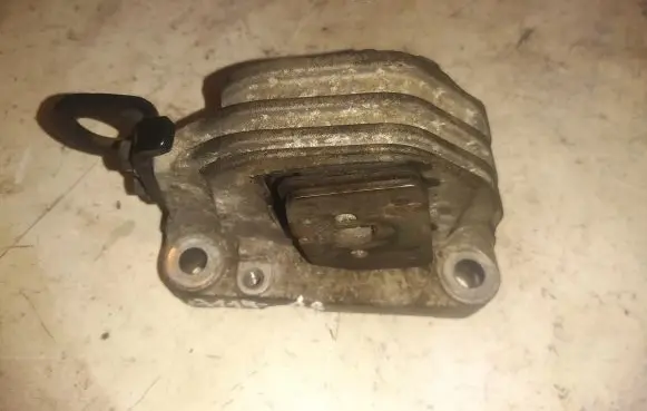 Volvo V70 Engine mount bracket 326D20