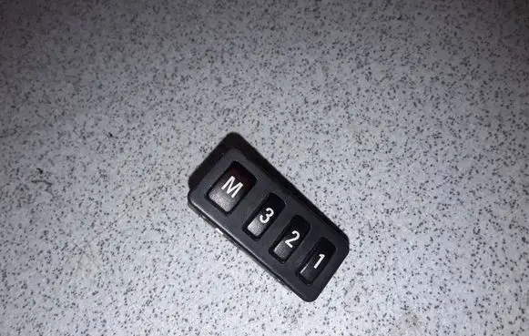 BMW 5 E39 Seat control switch 8352160