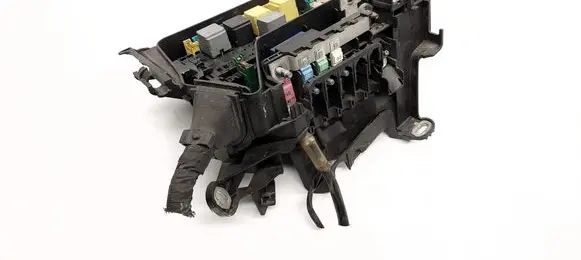 Mercedes-Benz B W246 W242 Fuse module 