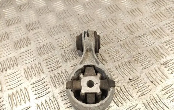Nissan Qashqai Engine mount bracket