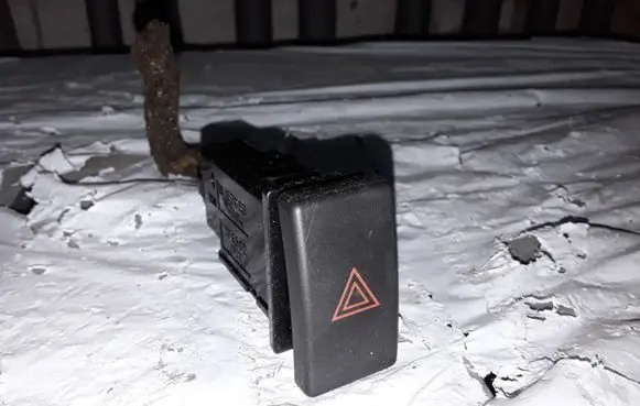 Toyota Avensis T250 Hazard light switch 157963