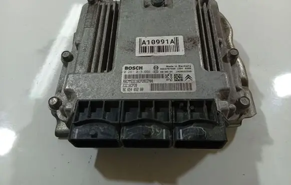 Mitsubishi Outlander Engine control unit/module 0281013666