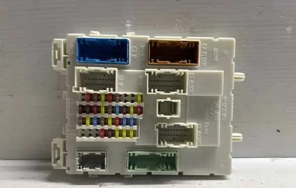 Ford Kuga II Fuse module DV6T14A073FN