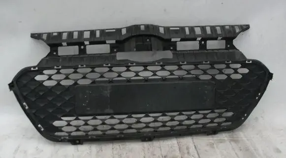 Hyundai i20 (GB IB) Front bumper upper radiator grill brak