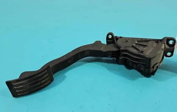 Ford C-MAX I Accelerator throttle pedal 6PV00864110 IMPRK1537967