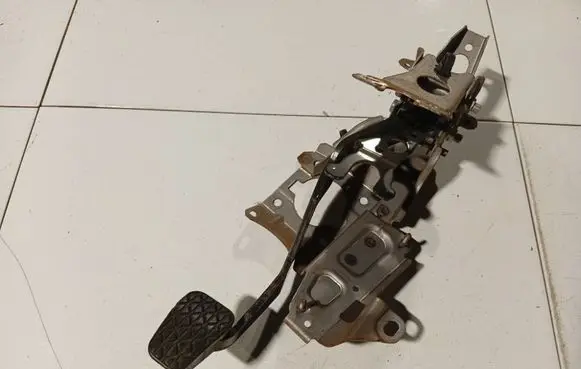 Mazda 2 Brake pedal 