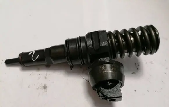 Volkswagen Golf IV Fuel injector 038130073AG 0414720215