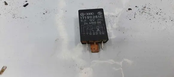 Volkswagen Transporter - Caravelle T4 Glow plug pre-heat relay 171911261E
