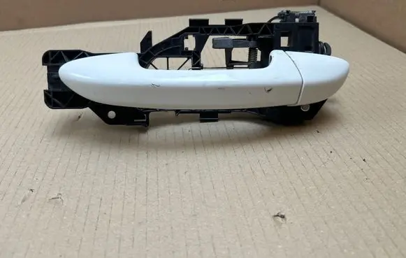 Volkswagen PASSAT B7 Front door exterior handle 3C0837885H