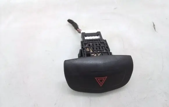 Nissan Primera Hazard light switch 06016