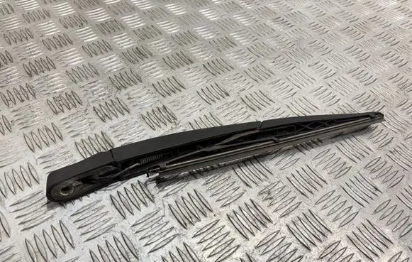 Rear wiper blade arm