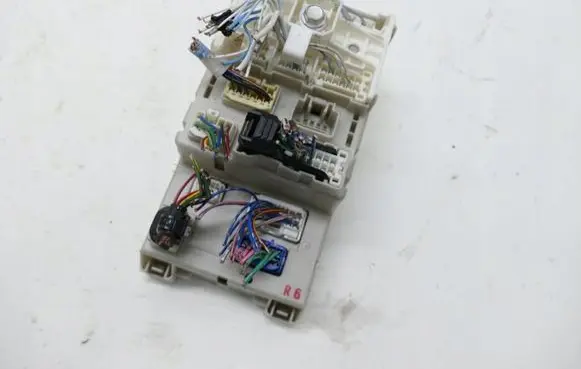 Toyota RAV 4 (XA20) Fuse box set 8273342061