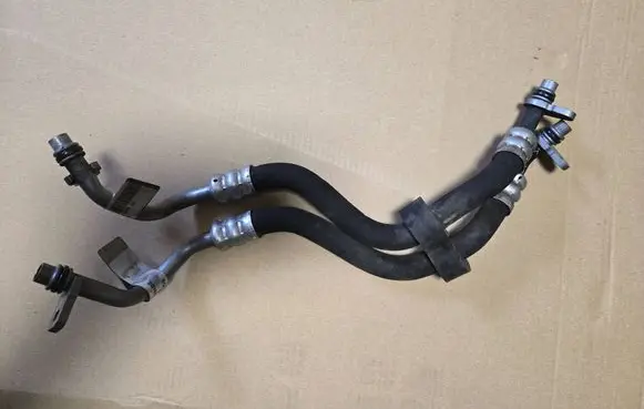 Gearbox oil cooler pipe/hose