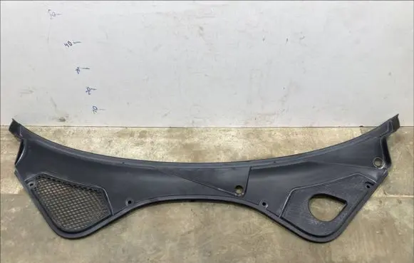 Porsche Panamera (971) Wiper trim
