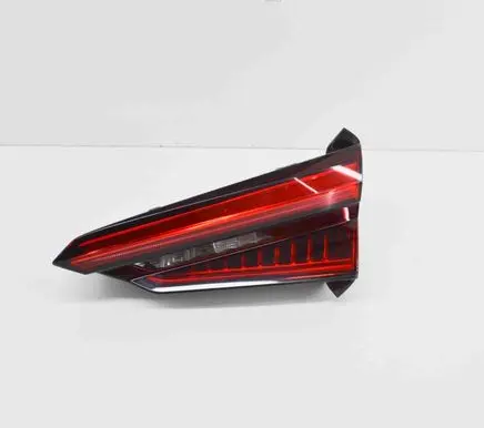 Tailgate rear/tail lights