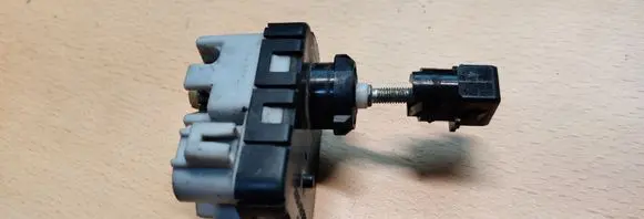 Mazda CX-7 Headlight level adjustment motor PBTGF30 10092911