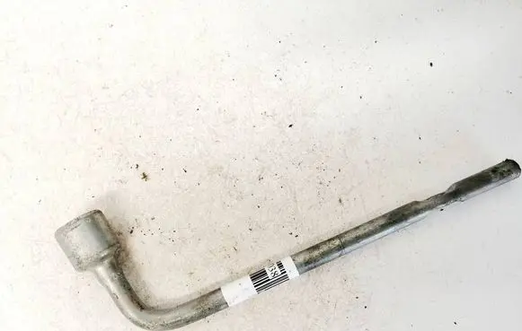 Hyundai Santa Fe Wheel nut wrench 