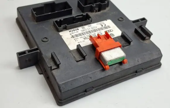 Audi Q7 4L Comfort/convenience module 4F0907279A 4F0910279A F005V00385