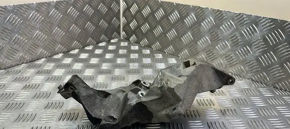Land Rover Discovery 4 - LR4 Generator/alternator bracket CPLA10239AB