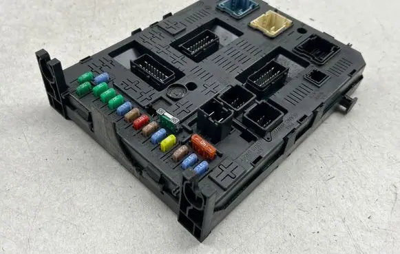 Citroen C4 Grand Picasso Fuse module 281197595