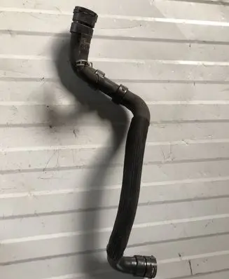 Volvo XC60 Engine coolant pipe/hose