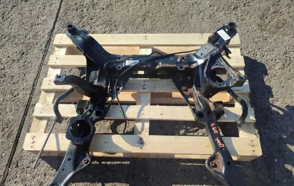 BMW 5 E60 E61 Engine mount bracket