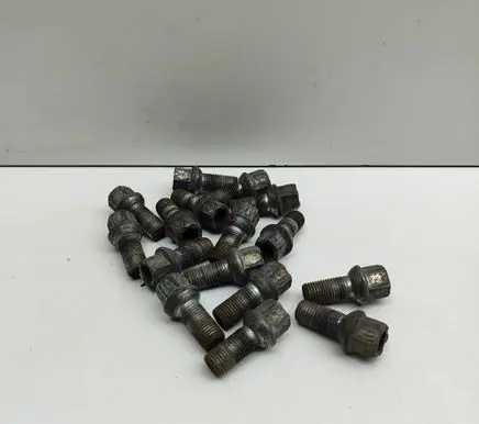 Volkswagen Golf VII Nuts/bolts WHT001812