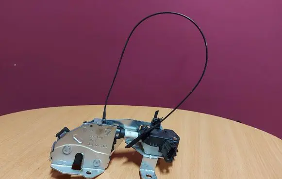 Volkswagen Touareg I Tailgate window lock/catch/latch 7L0827506E