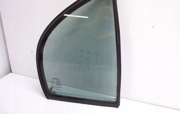 Toyota Avensis T220 Rear door window glass
