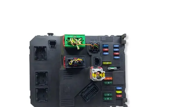 Peugeot 206 Fuse module S118085220EKASACJ S118085220E