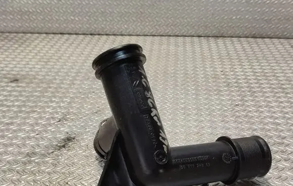 Coolant pipe/hose