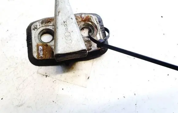 Audi A4 S4 B5 8D Front door lock loop/hook striker 