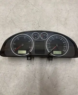 Volkswagen PASSAT B5.5 Speedometer (instrument cluster) 88311244245