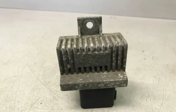 Opel Vivaro Glow plug pre-heat relay