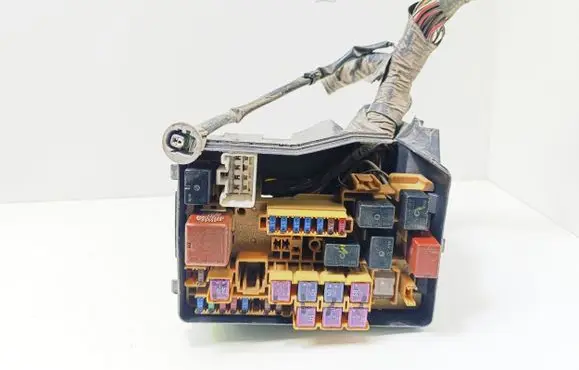 Toyota Avensis Verso Fuse module