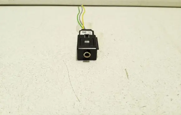 Volkswagen Tiguan AUX in-socket connector 5Q0035724