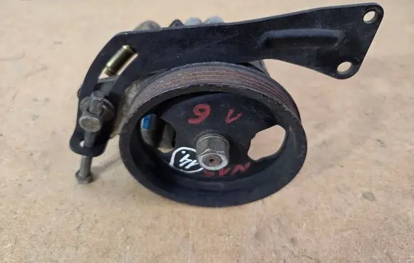 Nissan Almera Power steering pump 77113039