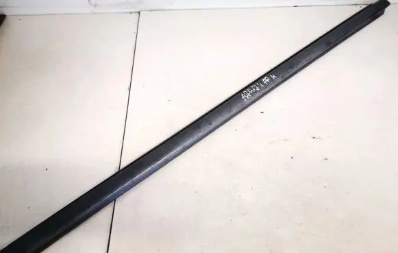 Jeep Patriot Front door glass trim molding 