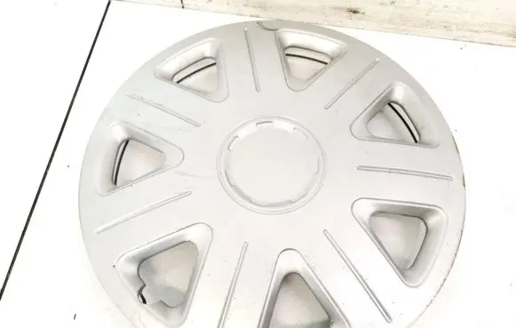 Audi 80 90 S2 B4 R15 wheel hub/cap/trim 