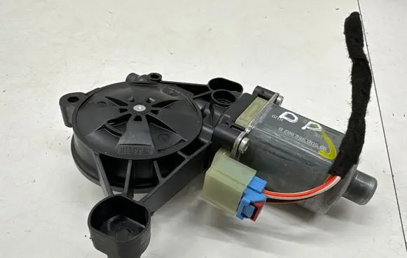 Skoda Karoq Front door window regulator motor 5Q0959802B