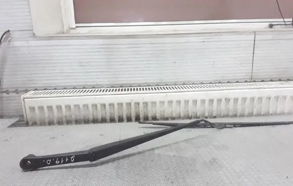 Chrysler Pacifica Front wiper blade arm