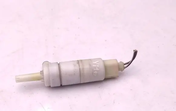 Mercedes-Benz Vito Viano W639 Headlight washer pump 0185450026 13553381 213553291